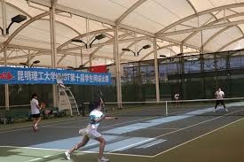 湖人原本有意用28号签选他的，但为了得到施罗德不得不忍痛割爱，放弃贝恩。